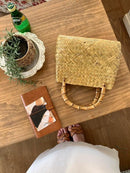 Bolsa de Praia Liliana em Palha com alça em Bambu
